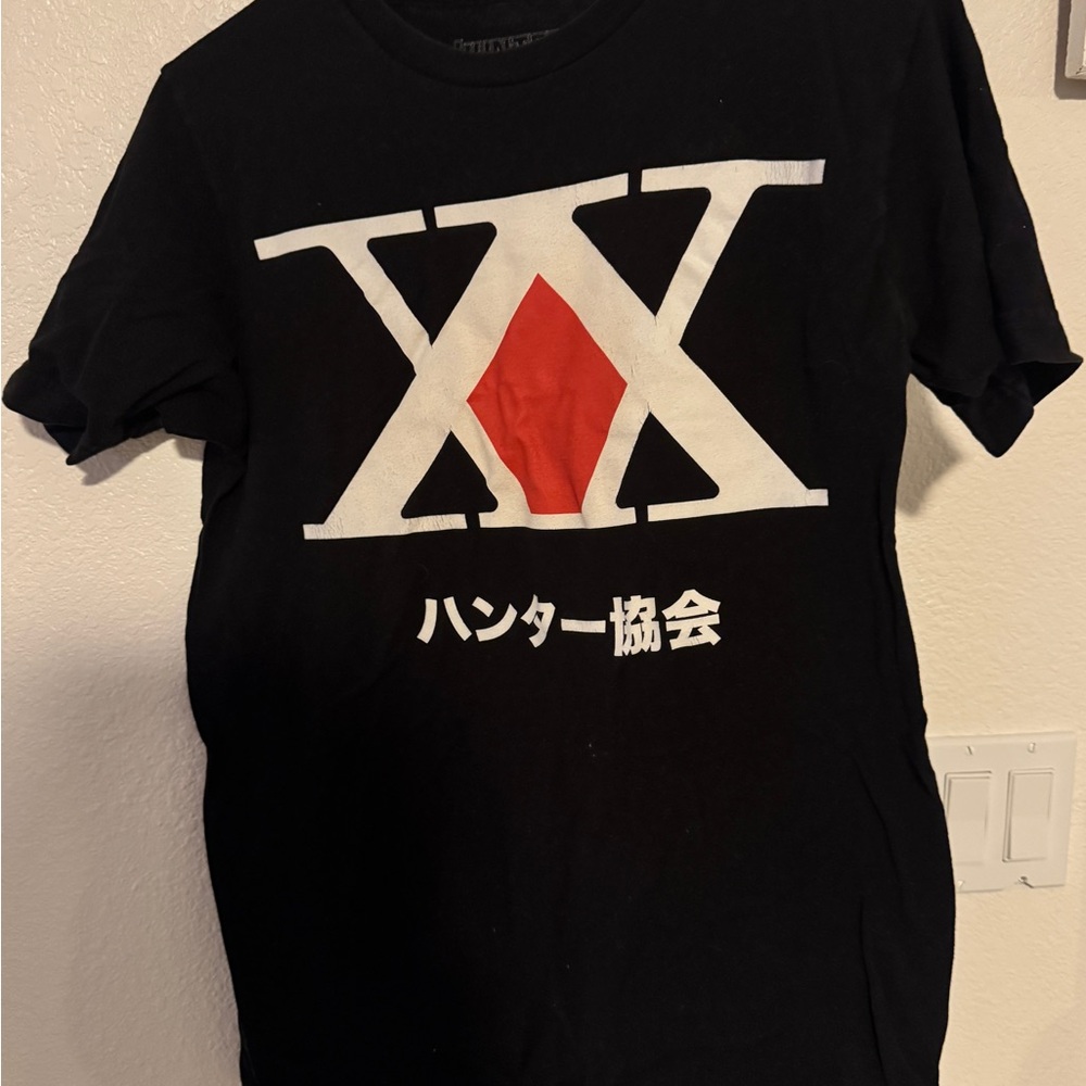 Hunter Black and Red Short Sleeve Tee with Graphic Design